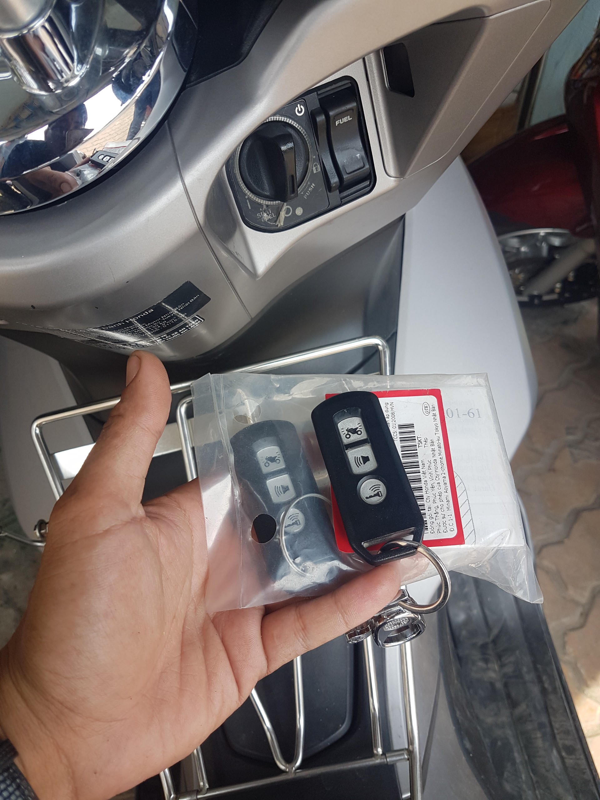 Giá thành làm chìa khóa xe smartkey PCX Honda mất hết chìa là bao nhiêu?